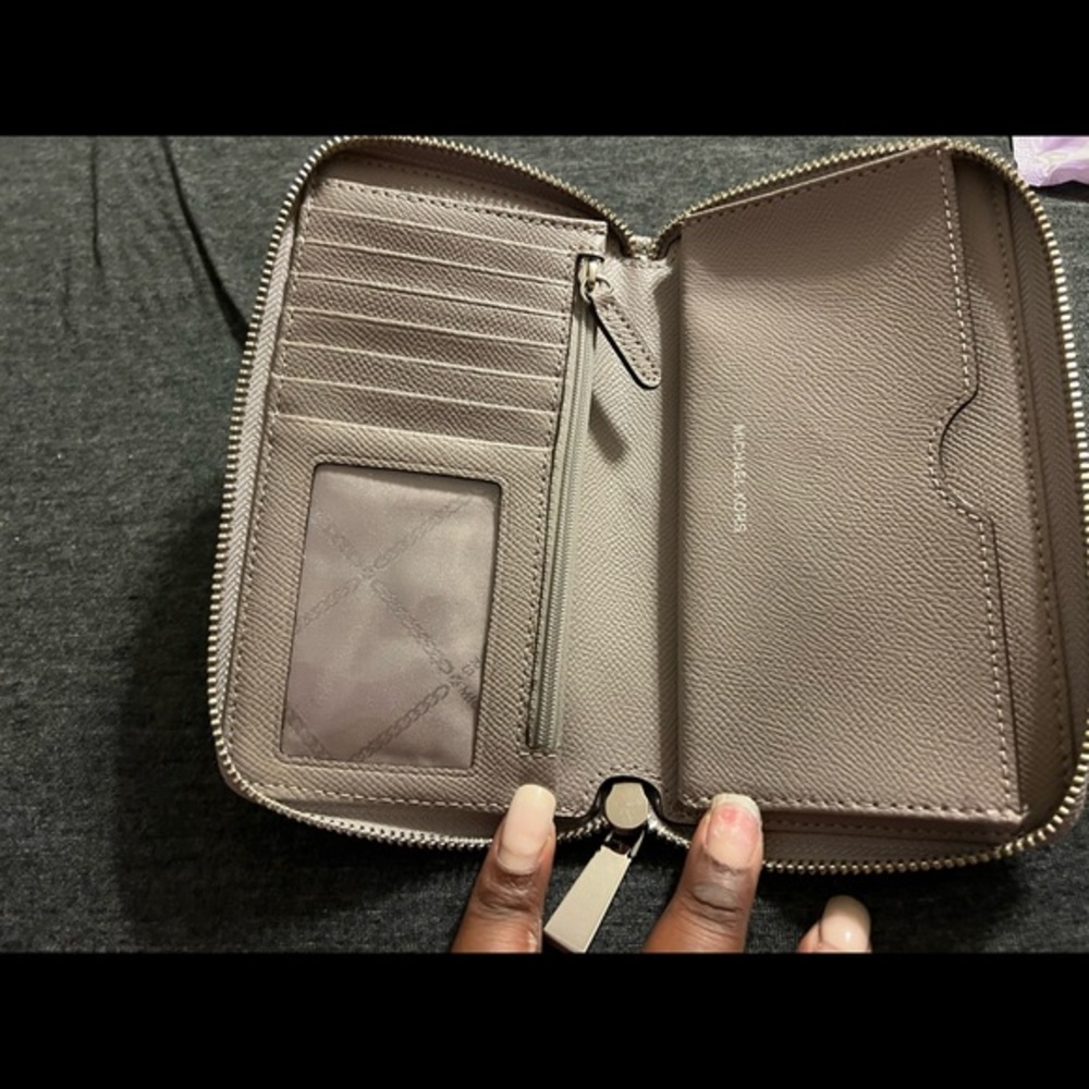 Michael Kors Wristlet! - Picture 4 of 6